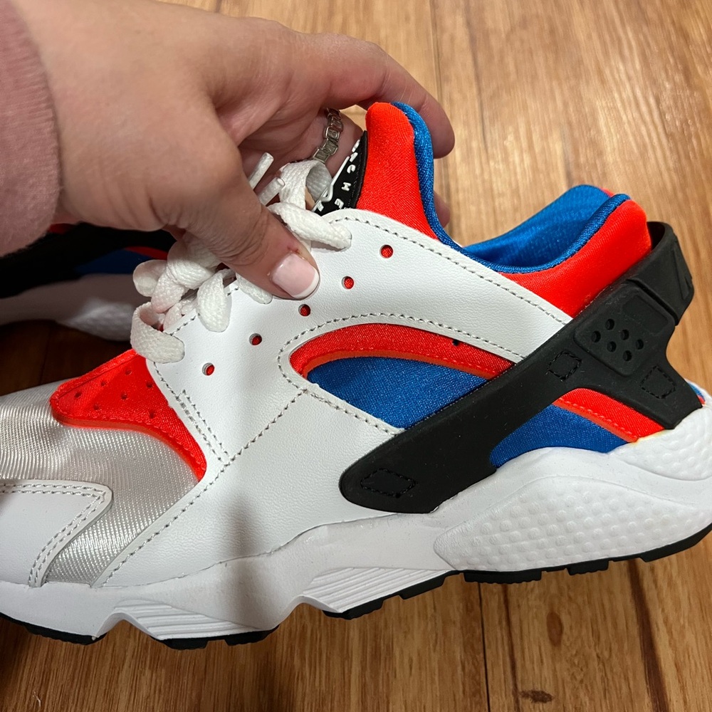 Women’s Nike Air Huarache - new without tags. Never worn - Picture 11 of 12